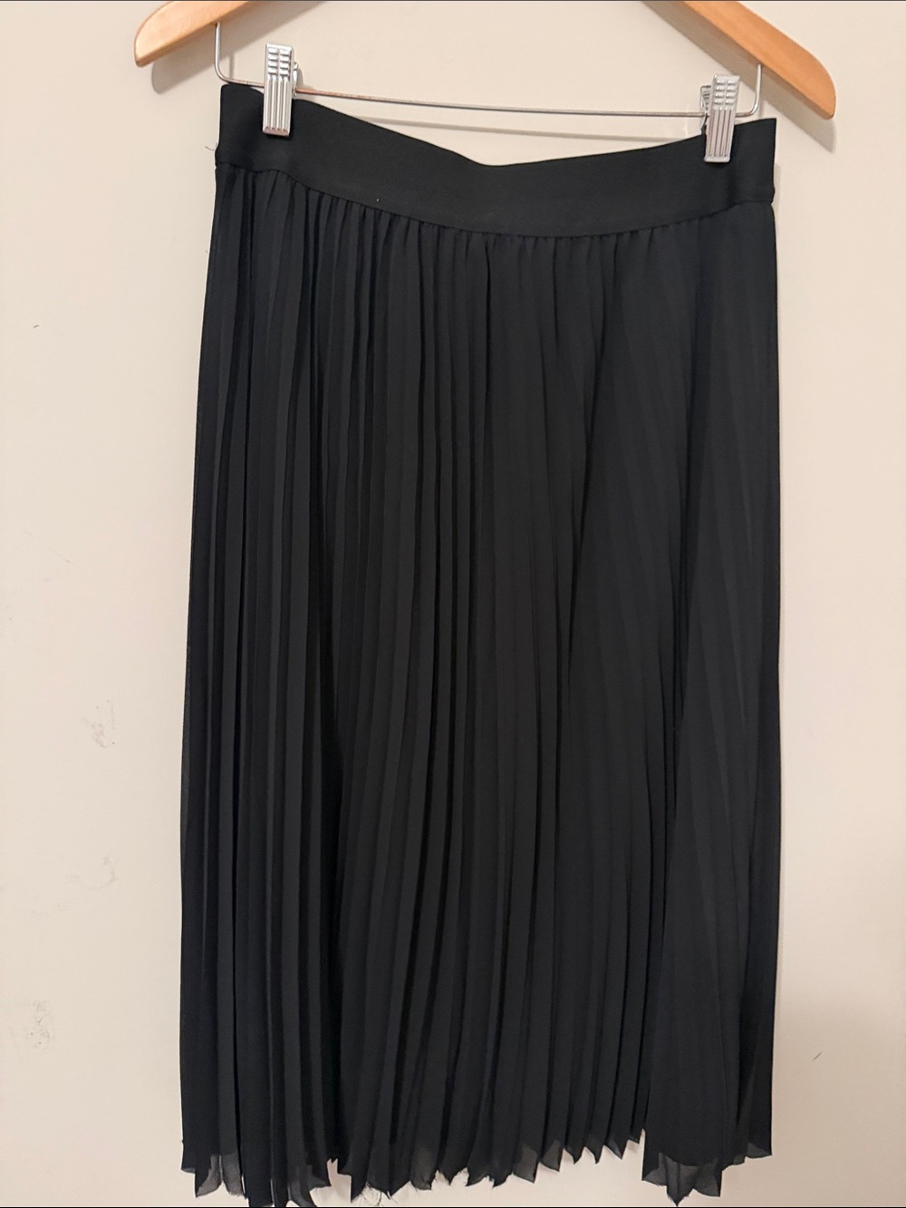 Quince Chiffon Pleated Midi Skirt Black Medium - Picture 4 of 7